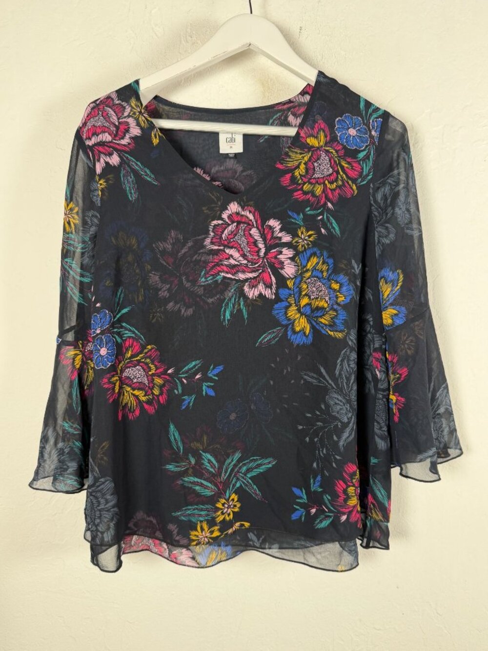 Cabi Olivia Blouse 3506 Black Navy Floral Chiffon 3/4 Bell Sleeve V-Neck Medium